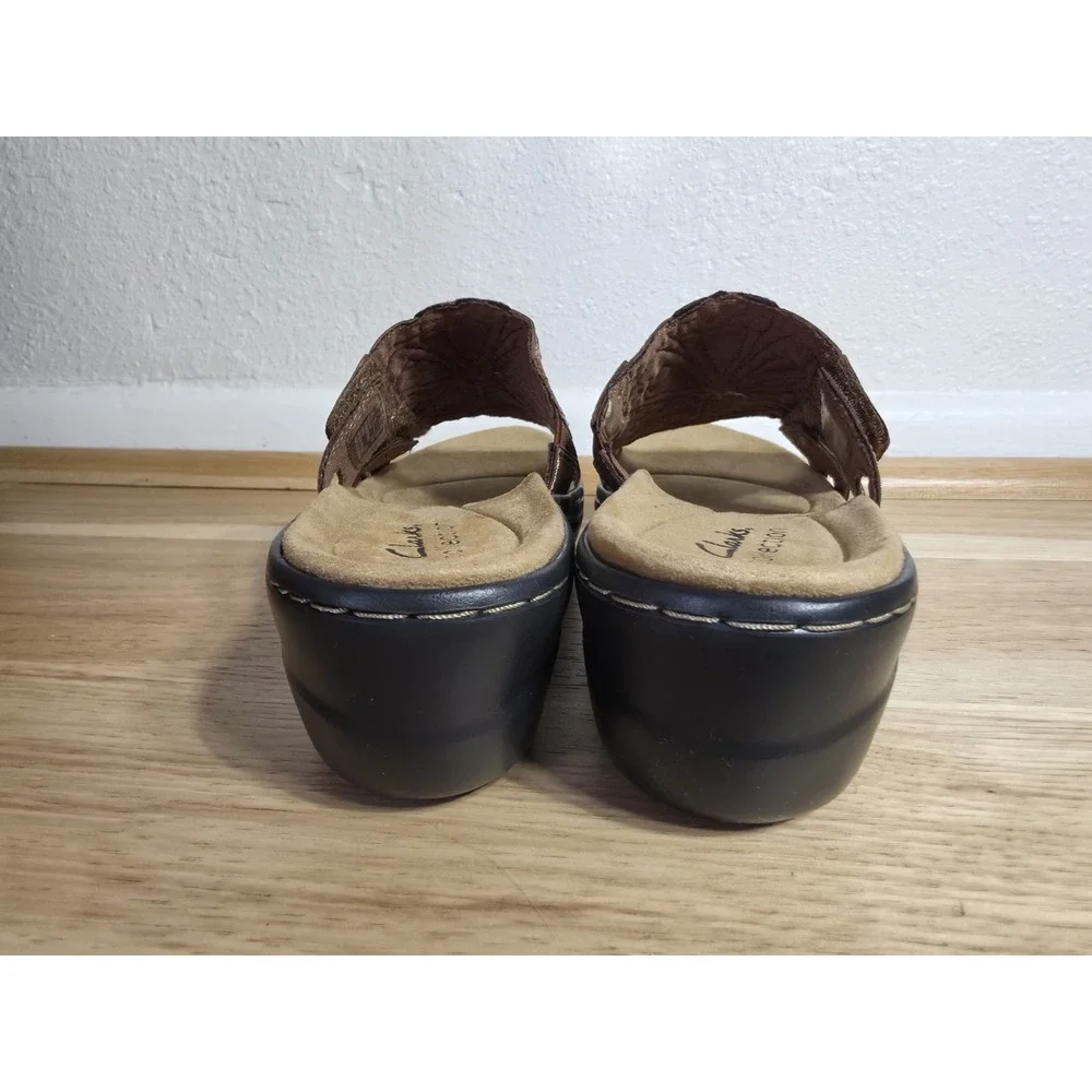 Clarks under pinned